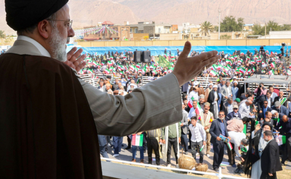 У политиков в Вашингтона чешутся руки, чтобы взорвать ситуацию вокруг Ирана, США наращивают военное присутствие в регионе, заявила политолог Елена Супонина У политиков в Вашингтона чешутся руки, чтобы взорвать ситуацию вокруг Ирана, США наращивают военное присутствие в регионе, заявила политолог Елена Супонина