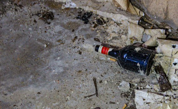 В Балаково двое молодых людей погибли, а женщина ослепла после употребления контрафактного алкоголя В Балаково двое молодых людей погибли, а женщина ослепла после употребления контрафактного алкоголя